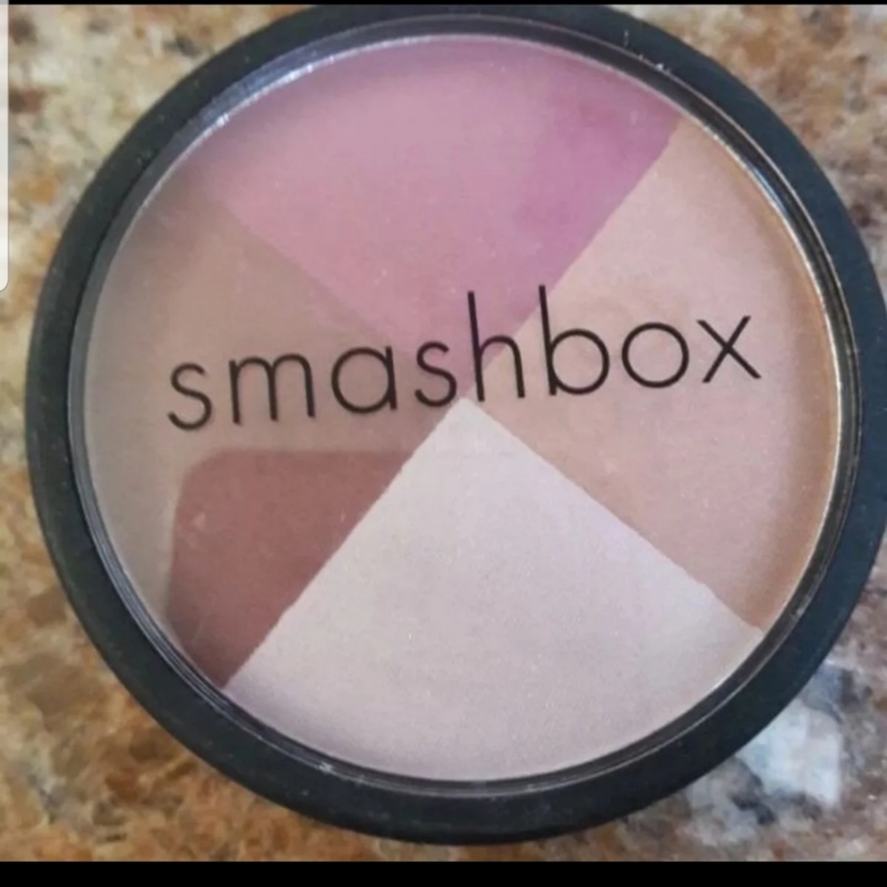 Smashbox soft lights quad in Alight.